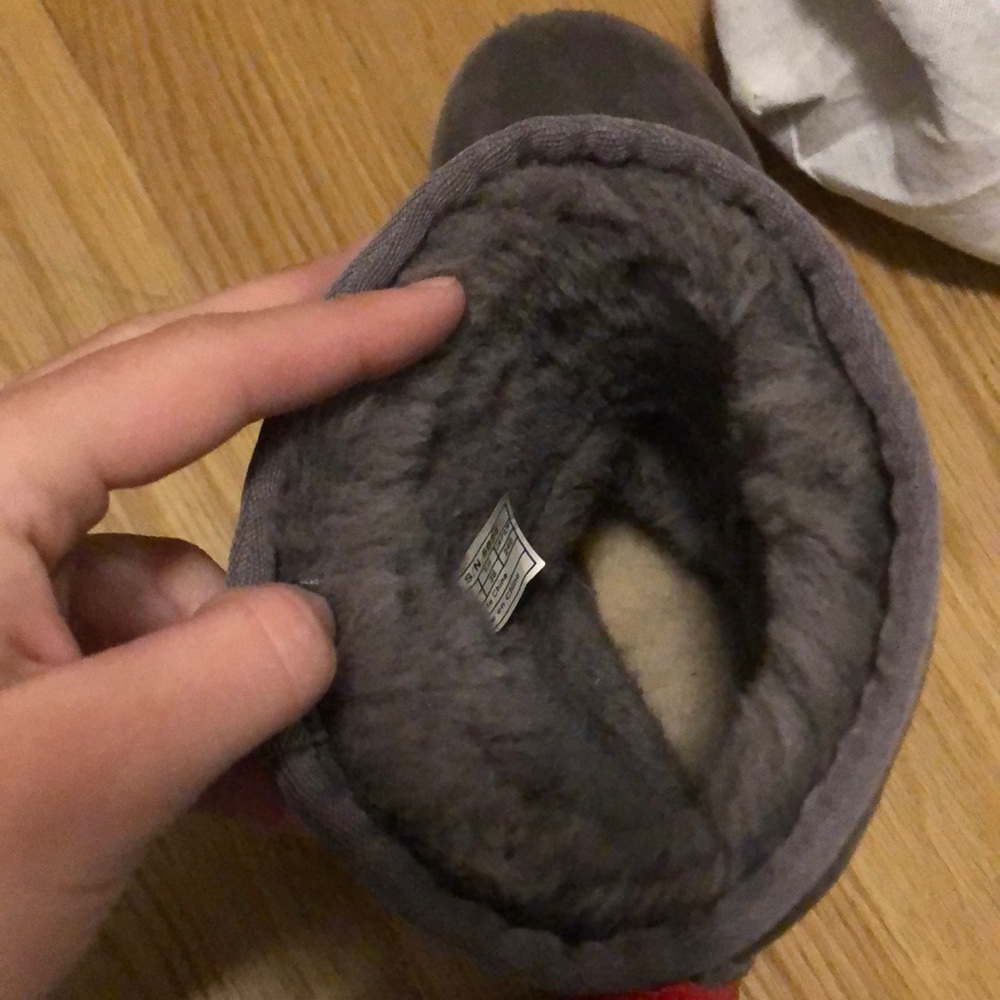 Grey, uggs - Picture 5 of 6